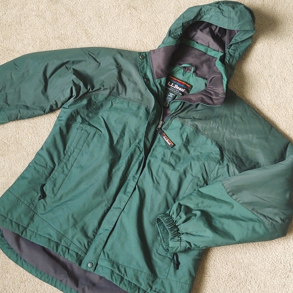 L.L. Bean Jackets & Blazers - Vintage LL Bean winter coat hunter green hooded, thinsulate, pockets